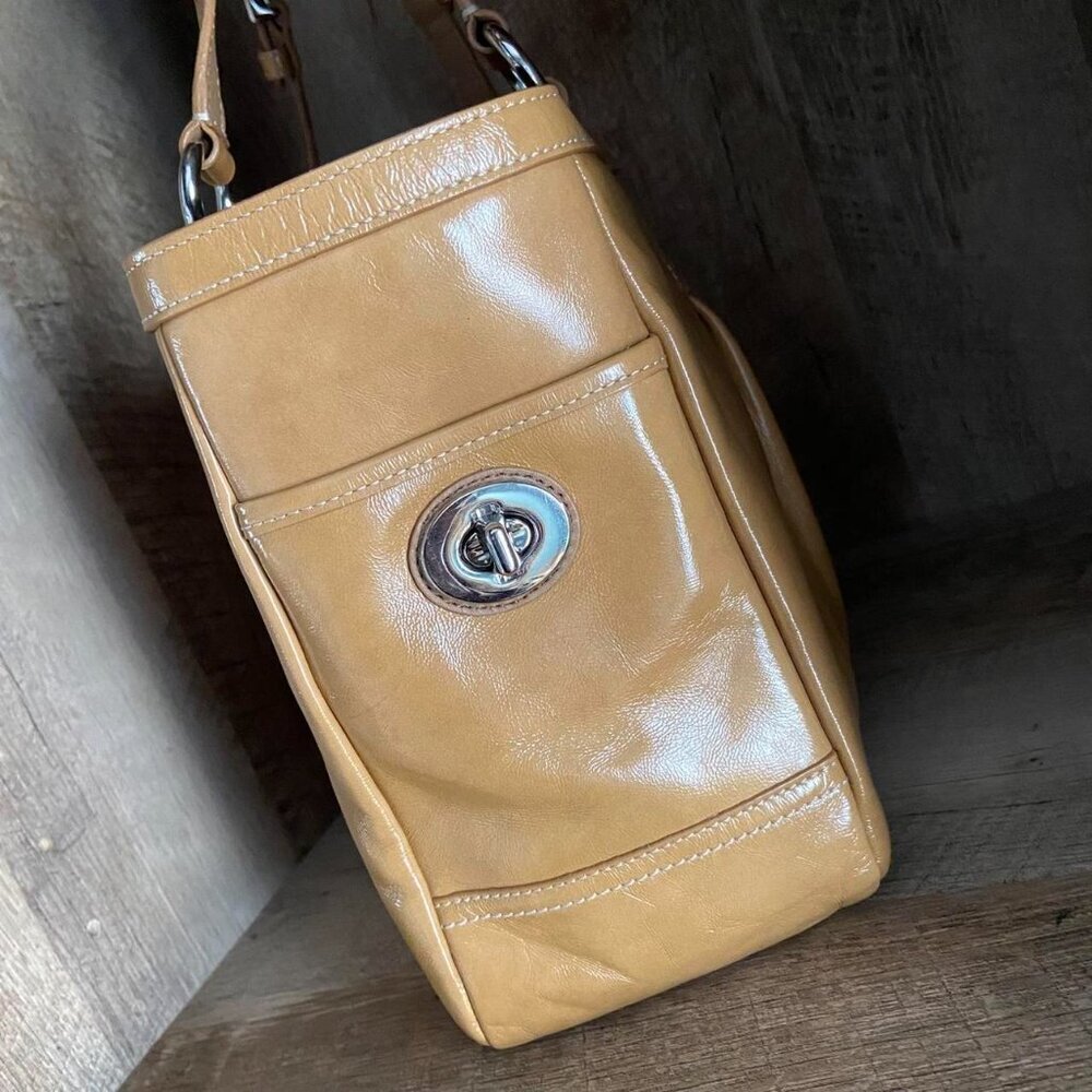 Coach Gallery Tan Patent Glossy Leather Shoulder Tote Purse Silver Hardware - Picture 4 of 8